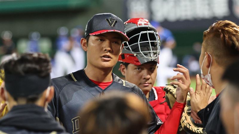 王維中本季首勝　他的背部受傷了
