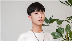 《原子少年》地球成員偉綠接受《三立新聞網》專訪。（圖／記者楊澍攝影）