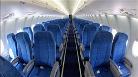 飛機＼https://www.flickr.com/photos/superjetinternational/5427238807/in/photolist-9gA21T-nPjbF-2cvCMmK-dMhe13-rrDxKo-FbfMSK-7zSqGM-21uGSYs-nXiwLa-nDNAqL-BUw8Uo-ZHtXN3-4jNt4k-21QXbYc-iygwCk-nDPkLA-odfiq3-