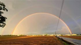 拱型雙彩虹。（圖／翻攝自彰化Ymca社會服務部臉書）
