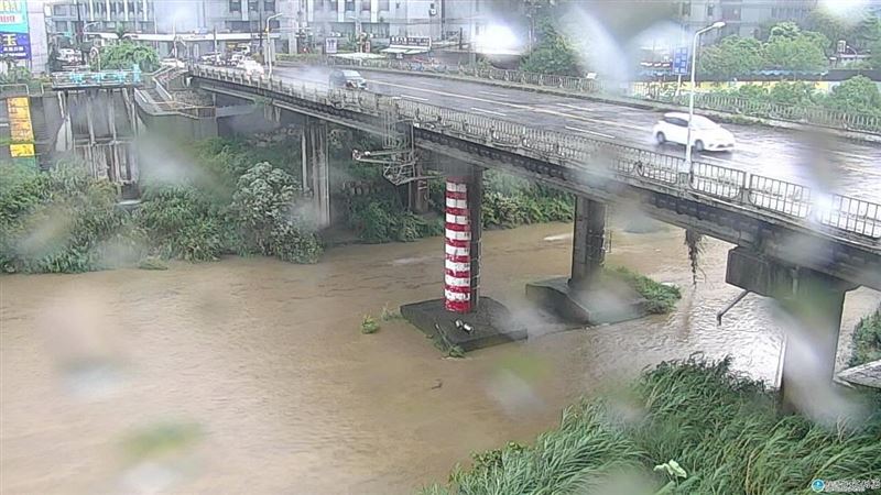 新店區寶橋即時狀況。（圖／翻攝自經濟部水利署防災資訊網）