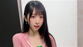 日本寫真女星真島直美露底褲。（圖／翻攝自naomi_majima IG）