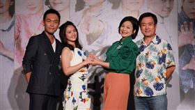 楊貴媚,檢場,許仁杰,臧芮軒,陳淑芳,李佳豫,李運慶。（大愛提供