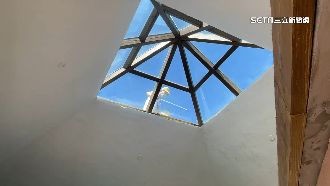 七星潭玻璃頂窗洩春光　遊客目睹驚呆