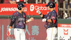 ▲樂天桃猿外野手陳晨威跑回超前分。（圖／記者劉彥池攝影）