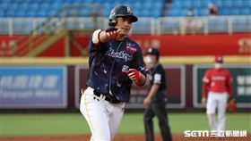 ▲樂天桃猿外野手朱育賢炸裂3分砲。（圖／記者劉彥池攝影）