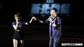▲樂天女孩孟潔和陶喆合唱《今天你要嫁給我》。（圖／記者劉彥池攝影）