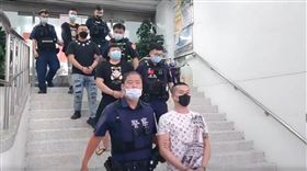 幫派討2500元債務　當街開槍追逐