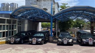 輪胎行8死告別式　4童來賓代上香