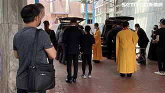 白髮人送黑髮人　陳父悲痛目送8親人