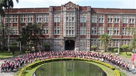 ▲慶祝臺灣師範大學百年校慶，校長吳正己帶隊騎單車環島。（圖／臺灣師範大學提供）