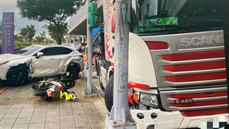 剛牽車3小時就被酒駕撞爛　畫面曝光