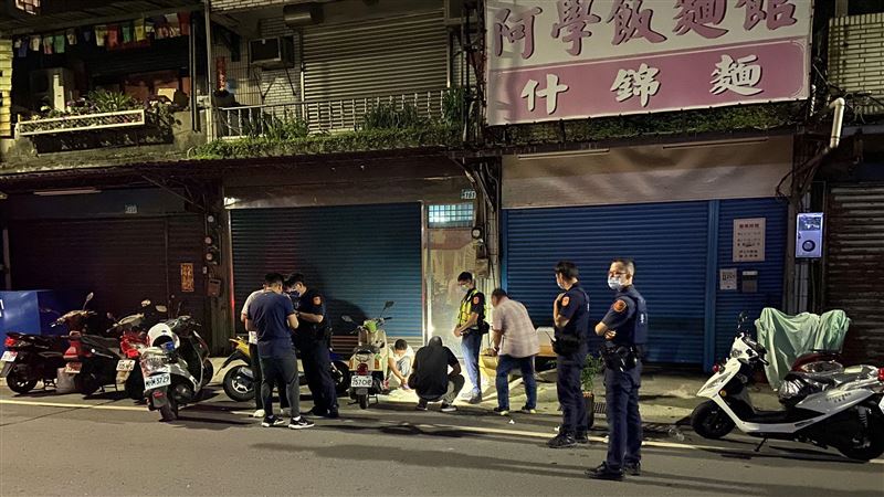 夫妻八里遭開槍奪車！孕婦險遭載走