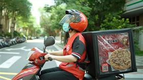 必勝客時薪人員祭出多重津貼，時薪最高可達新台幣218元。（圖／品牌業者提供）