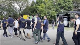 不容外籍山老鼠破壞山林，保七警、移民署聯合查獲非法移工盜伐集團。（圖／翻攝畫面）