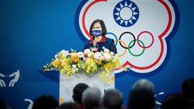 蔡英文總統今（27）日出席「2022年第11屆伯明罕世界運動會」代表團授旗典禮。（圖／總統府提供)