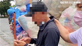 越南籍移工阿杜逾期居留長達6年，並從事資源回收工作賺取生活費。（圖／翻攝畫面）