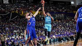 富邦勇士辛特力豪取40分11籃板，帶領球隊奪下總冠軍。（圖／富邦勇士提供）