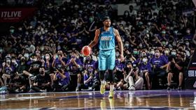 富邦勇士洋將辛特力全票獲選FMVP，締造二連霸。（圖／富邦勇士）
