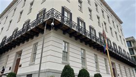 台美貿易倡議首次會談  制定途徑深化經貿關係台美21世紀貿易倡議美東時間27日在華府貿易代表署召開，4個多小時的會談中，雙方重申將制定具體途徑以深化美台經貿關係，並約定在不久將來召開更多會談。圖為美國貿易代表署。中央社記者江今葉華盛頓攝  111年6月28日