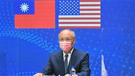 行政院1日晚間就召開「深化台美經貿關係重大成果記者會」。行政院政委鄧振中。（圖／行政院提供)