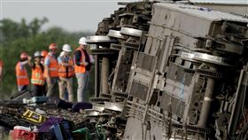 美密州火車撞垃圾車釀3死　初判「路面缺安全標示」 美聯社