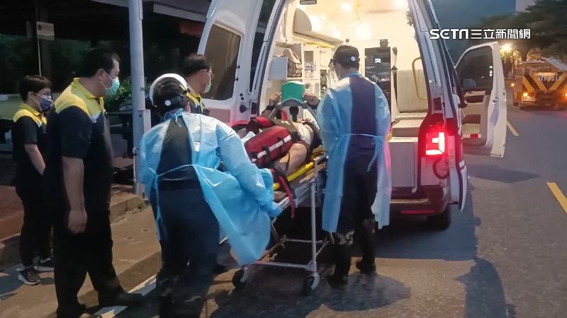 穿「拖鞋」修照明燈　水電技師觸電亡