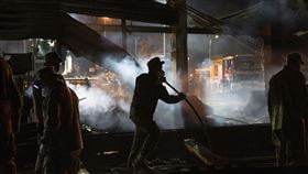 俄國飛彈襲烏克蘭購物中心　倖存者：人間煉獄（圖／美聯社）