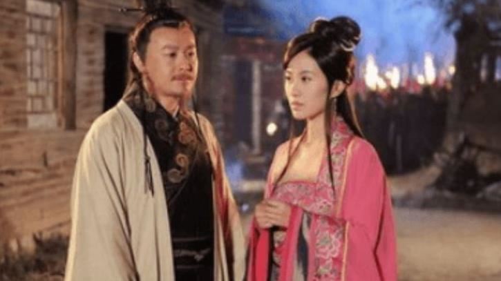 宰相出差返家⋯妻子懷孕！他放炮慶祝