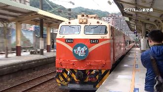 折疊門莒光號退役　鐵道迷搶搭末班車