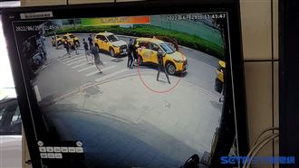 小黃車隊載惡煞當鋪開槍砸店　畫面曝