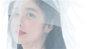 張娜拉上傳婚紗照。（圖／翻攝自張娜拉微博）