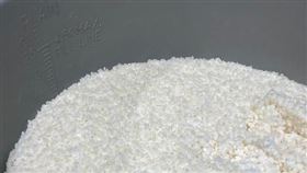 一名網友於臉書發問白米被泡到發白膨脹後，怎麼辦？引發熱烈討論。（圖／翻攝自臉書【爆系知識家】）