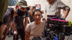 導演陳翠梅在《野蠻人入侵》身兼導演、編劇及女主角，大展武功底子。（圖／台北電影節提供）