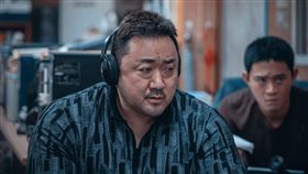 《犯罪都市2》「怪物刑警」馬東石回來了！跨國辦案飛越南抓《我的出走日記》孫錫求！。（圖／車庫娛樂提供）