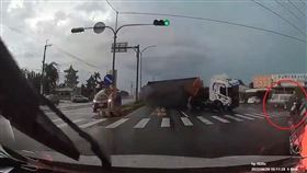 機車,砂石車,禮儀車,雲林縣虎尾鎮,火葬場（圖／翻攝自臉書「記者爆料網」）