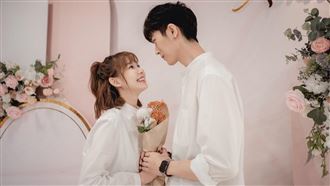 粿粿登記結婚照（圖／翻攝自粿粿臉書）