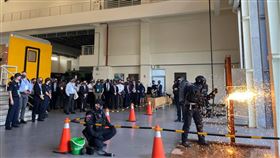 警政署反恐影片模擬攻堅爆裂物地下工廠及營救人質。（圖／警政署提供）