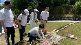 母親過世享耆壽90歲採樹葬，謝龍介PO照：永遠愛您。（圖／翻攝自謝龍介臉書）