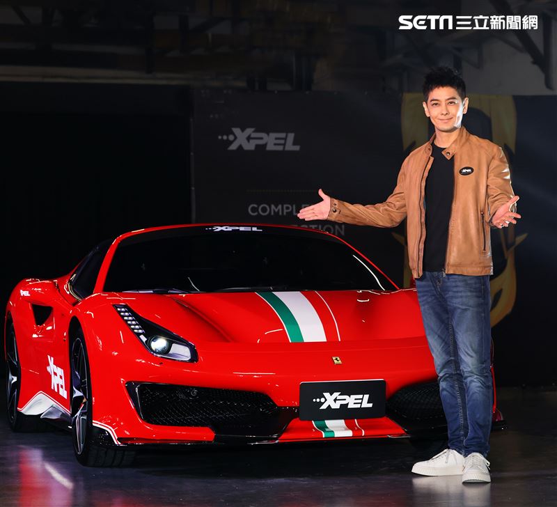 林志穎開跑車出場代言