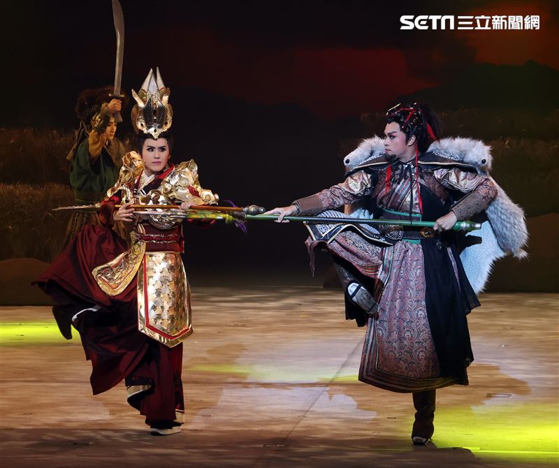 明華園總團「東海鍾離」由孫翠鳳率團彩排。（記者邱榮吉/攝影）