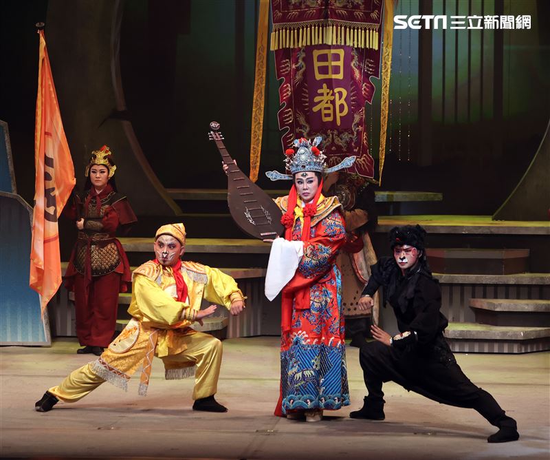 明華園總團「東海鍾離」由孫翠鳳率團彩排。（記者邱榮吉/攝影）