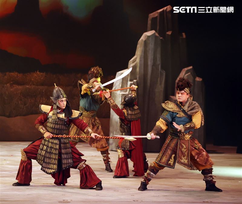 明華園總團「東海鍾離」由孫翠鳳率團彩排。（記者邱榮吉/攝影）