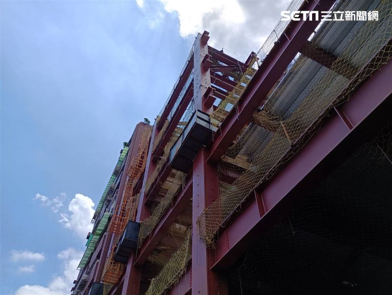 巴威颱風已處陸,瞬間最大陣風恐達15級風,北市建管處警告,工地應落實防颱自主檢查,若因疏忽倒塌或損壞,危及公共安全,將依法重罰,情節嚴重者將直接勒令停工。(示意圖/記者陳韋帆攝影)