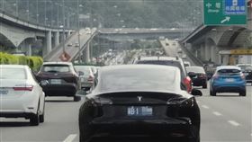 酸軍用車是特斯拉「預算都話在這」，公審反遭網友一片洗臉。（圖／翻攝自爆廢公社公開版）