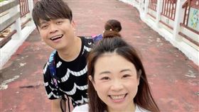 蔡阿嘎和老婆二伯結婚後，育有2子。(圖/翻攝自蔡阿嘎IG)