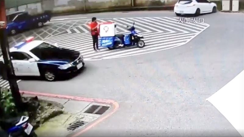 保大警毆屁孩前傳曝！外送員險被撞翻