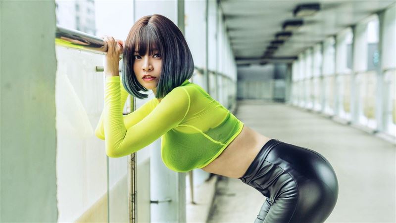郭鬼鬼再現火辣道士　炸招牌青筋豪乳