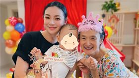 歐陽靖、媽媽譚艾珍、兒子「新醬」/臉書