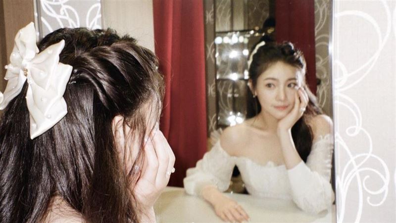 李㼈校花女兒露酥胸　仙女模樣震撼網